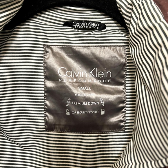 Calvin Klein Down Performance Premium Puffer Vest Womens Jacket Small Top Maroon - Picture 8 of 9